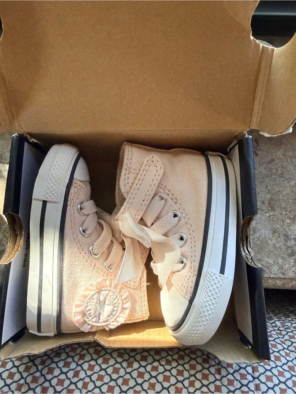 Converse never worn